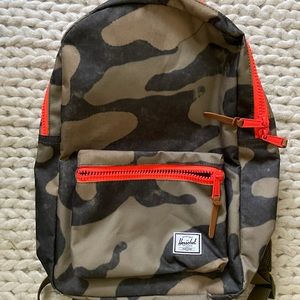 COPY - Herschel supply co camo backpack used once!